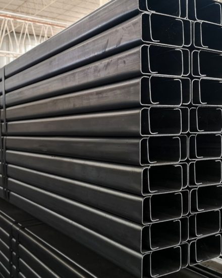 Metalsteelok โรงงานผลิตและจำหน่ายเหล็กตัวซีดำ คุณภาพดีที่ได้รับมาตรฐานถูกต้อง ในราคาที่ย่อมเยา ทั้งปลีกและส่ง มีบริการจัดส่งทั่วไทย โรงงานอยู่มหาชัย