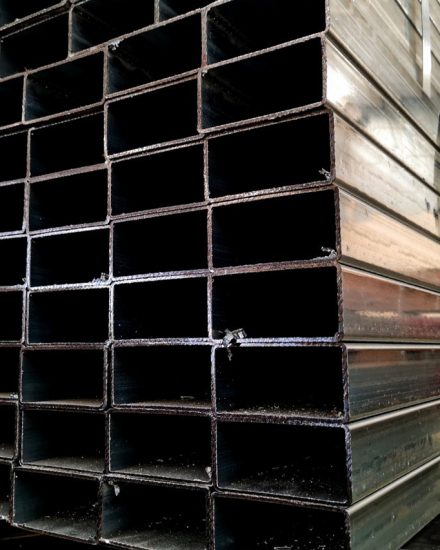 Metalsteelok โรงงานผลิตและจำหน่ายเหล็กท่อแบนกัลวาไนซ์ คุณภาพดีที่ได้รับมาตรฐานถูกต้อง ในราคาที่ย่อมเยา ทั้งปลีกและส่ง มีบริการจัดส่งทั่วไทย